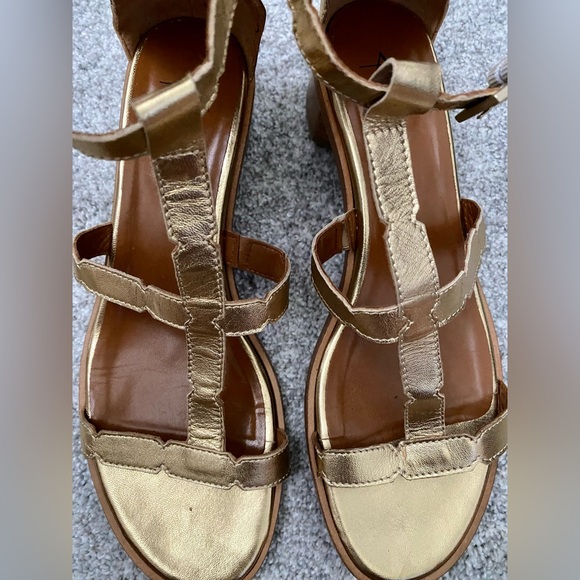 AQUATALIA Risa Gold Leather Sandals
Size: 9 - Picture 4 of 8